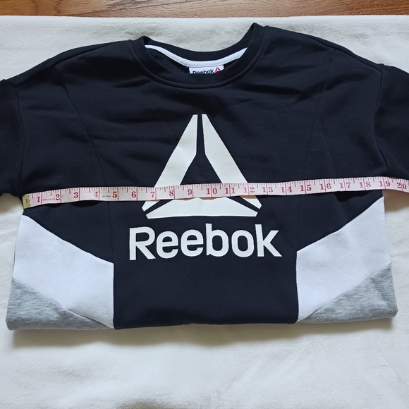 Reebok • Women's Black & White Color Block Logo Crew Sweatshirt, XS - Picture 4 of 10